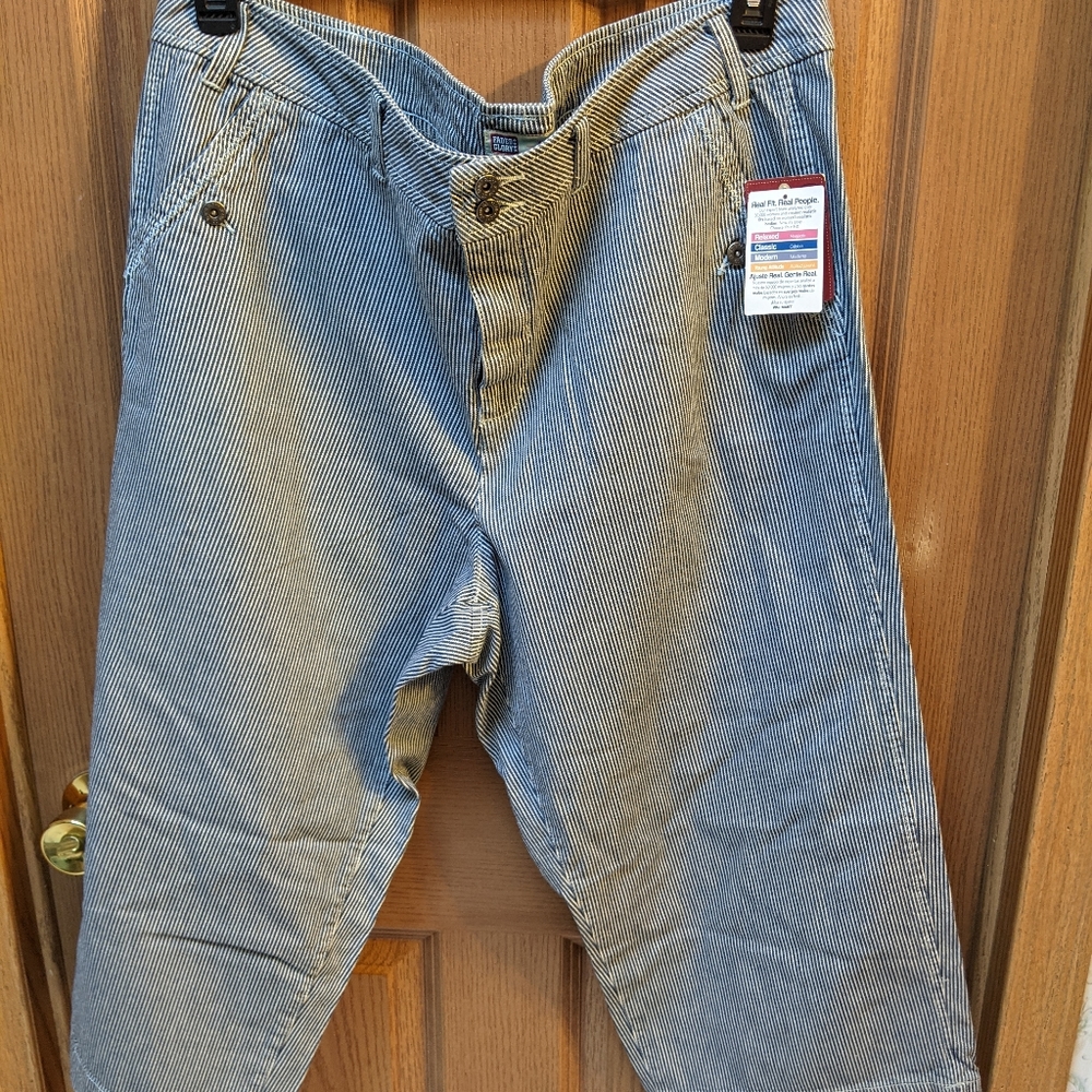 Sz 20W Faded Glory Pin Stripe Capri Pants